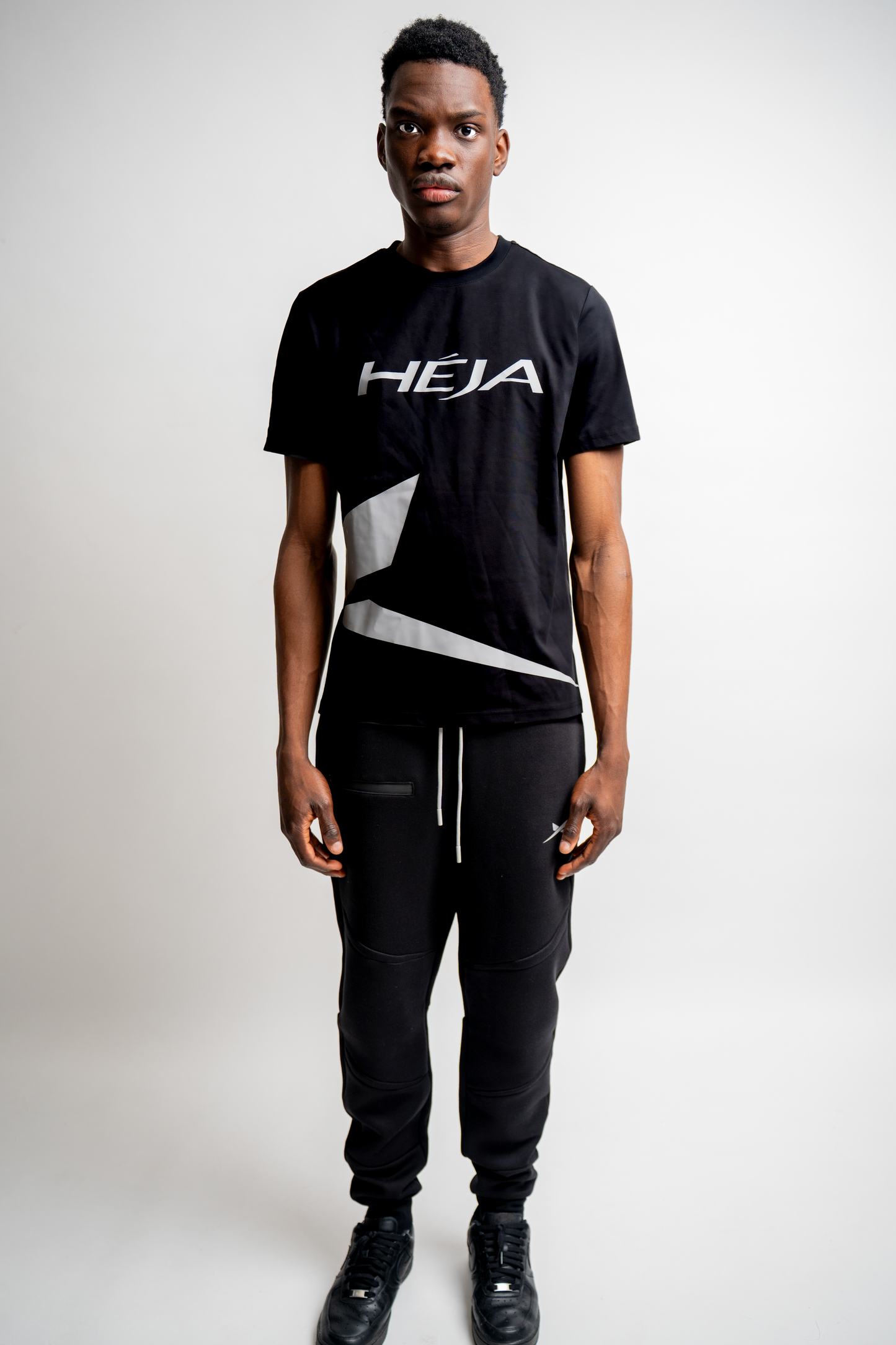 BLACK T-SHIRT