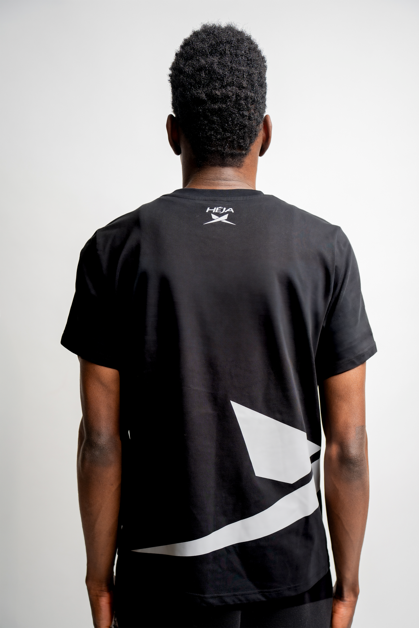 BLACK T-SHIRT