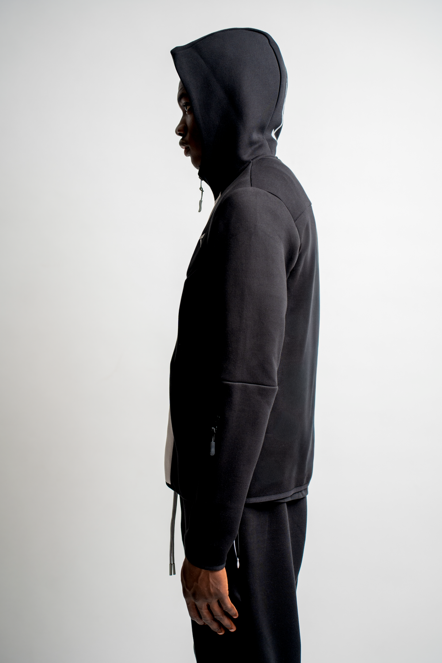 TECH BLACK SWEATJACKET