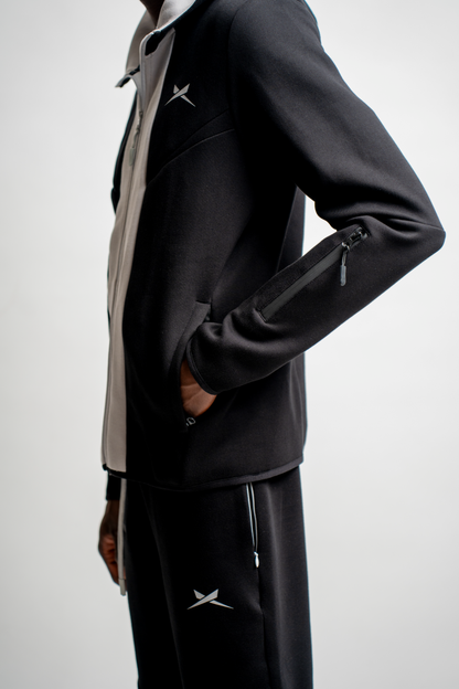 TECH BLACK SWEATJACKET