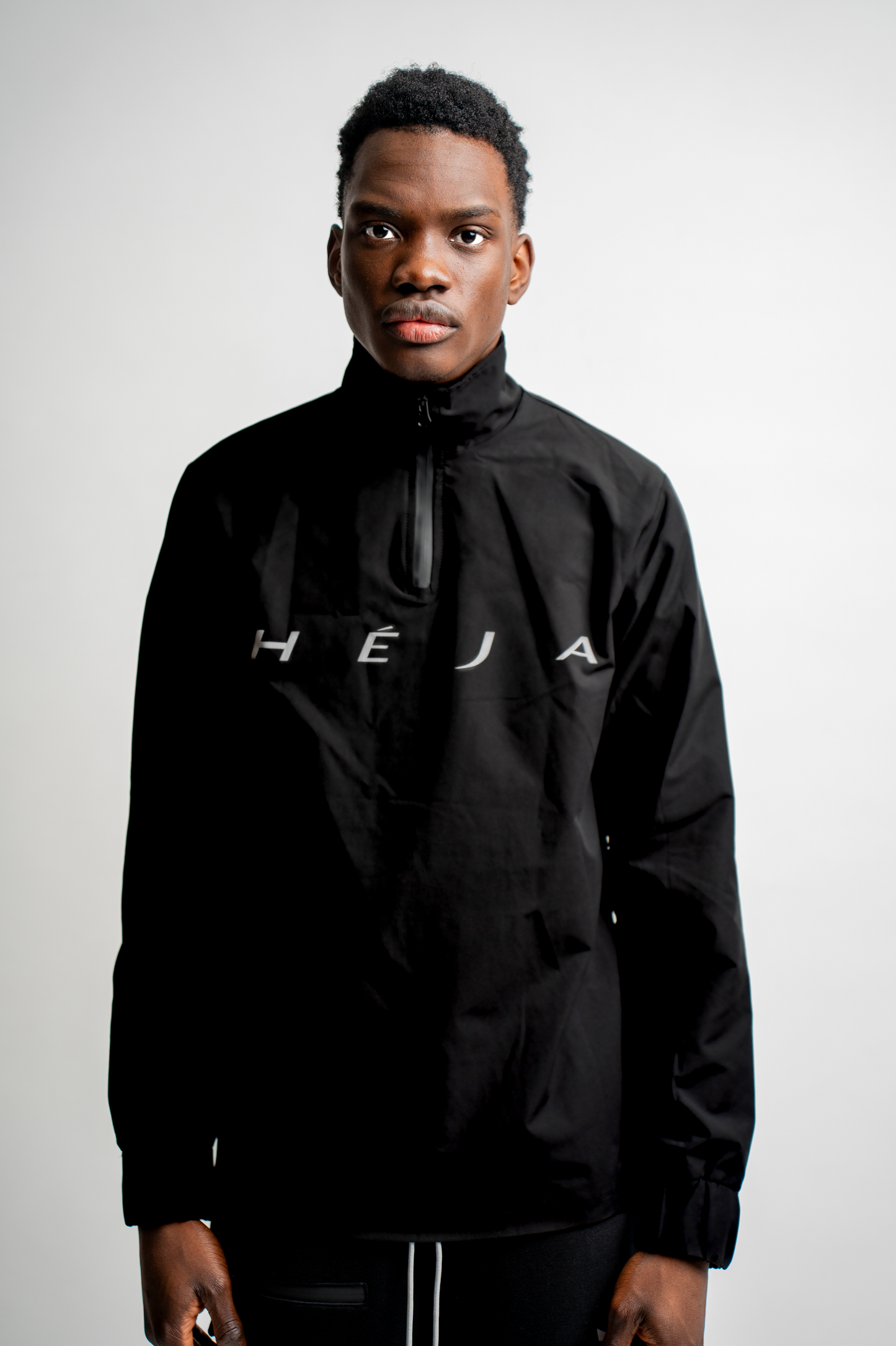 BLACK HALFZIPPER